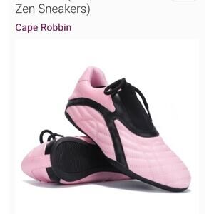 MSRP: $50 NWB: RUNWAY READY - Cape Robbin Vulay Pink|Black Zen Sneakers SIZE 8